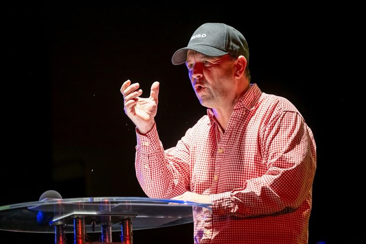 Die Demokratie ist für den Hugo